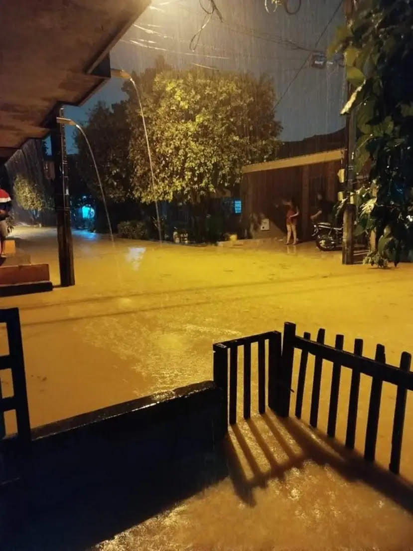 Las lluvias inundaron calles y viviendas en Caucasia, Antioquia. Foto: Cortesía.