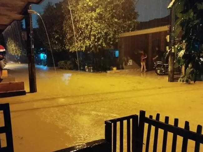 Las lluvias inundaron calles y viviendas en Caucasia, Antioquia. Foto: Cortesía.