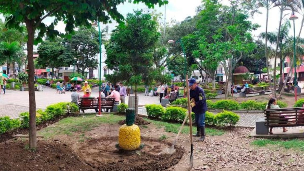Lebrija responde por denuncia del préstamo del parque principal