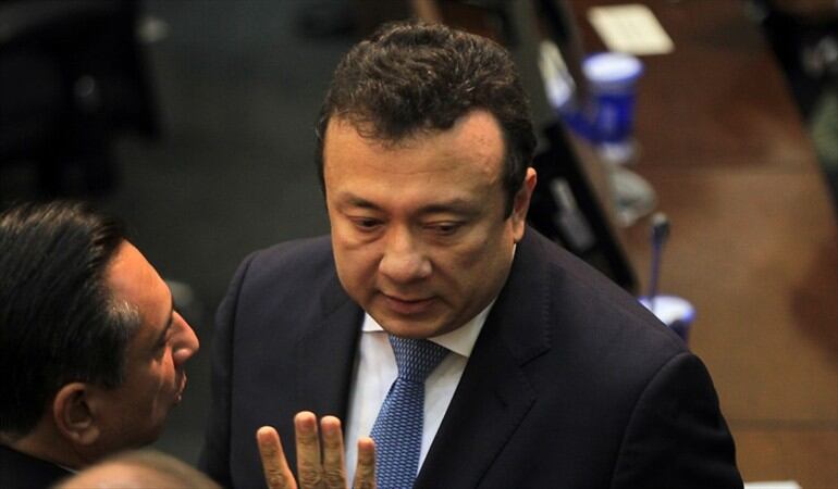 ¿Usted qué le diría al senador Eduardo Pulgar tras presunto intento de soborno?. Foto: Colprensa