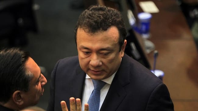 ¿Usted qué le diría al senador Eduardo Pulgar tras presunto intento de soborno?. Foto: Colprensa