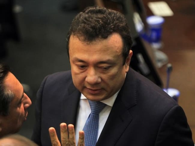 ¿Usted qué le diría al senador Eduardo Pulgar tras presunto intento de soborno?. Foto: Colprensa