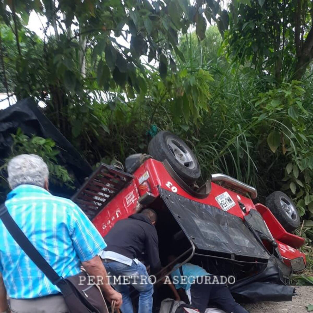 Volcamiento de Jeep en el corregimiento La Bella de Pereira dejó 15 personas heridas