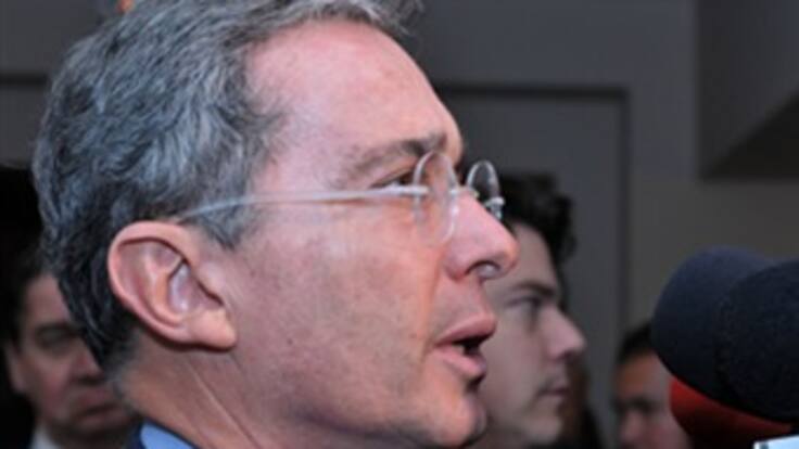 Uribe afirma que Colombia es víctima de un intento de golpe de Estado promovido por el terrorismo