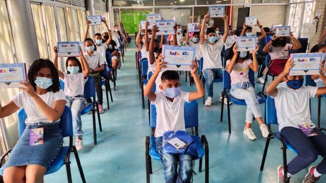 La entrega se dio gracias a la alianza entre Secretaría de Educación, la Fundación de Transformación Social (Traso) y United Way Colombia