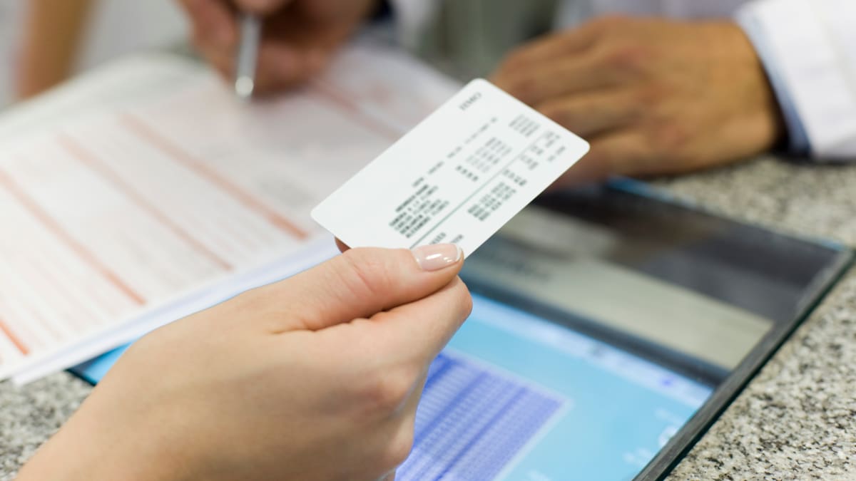 Los líos con las cédulas de extranjería detrás de la firma con la empresa mexicana