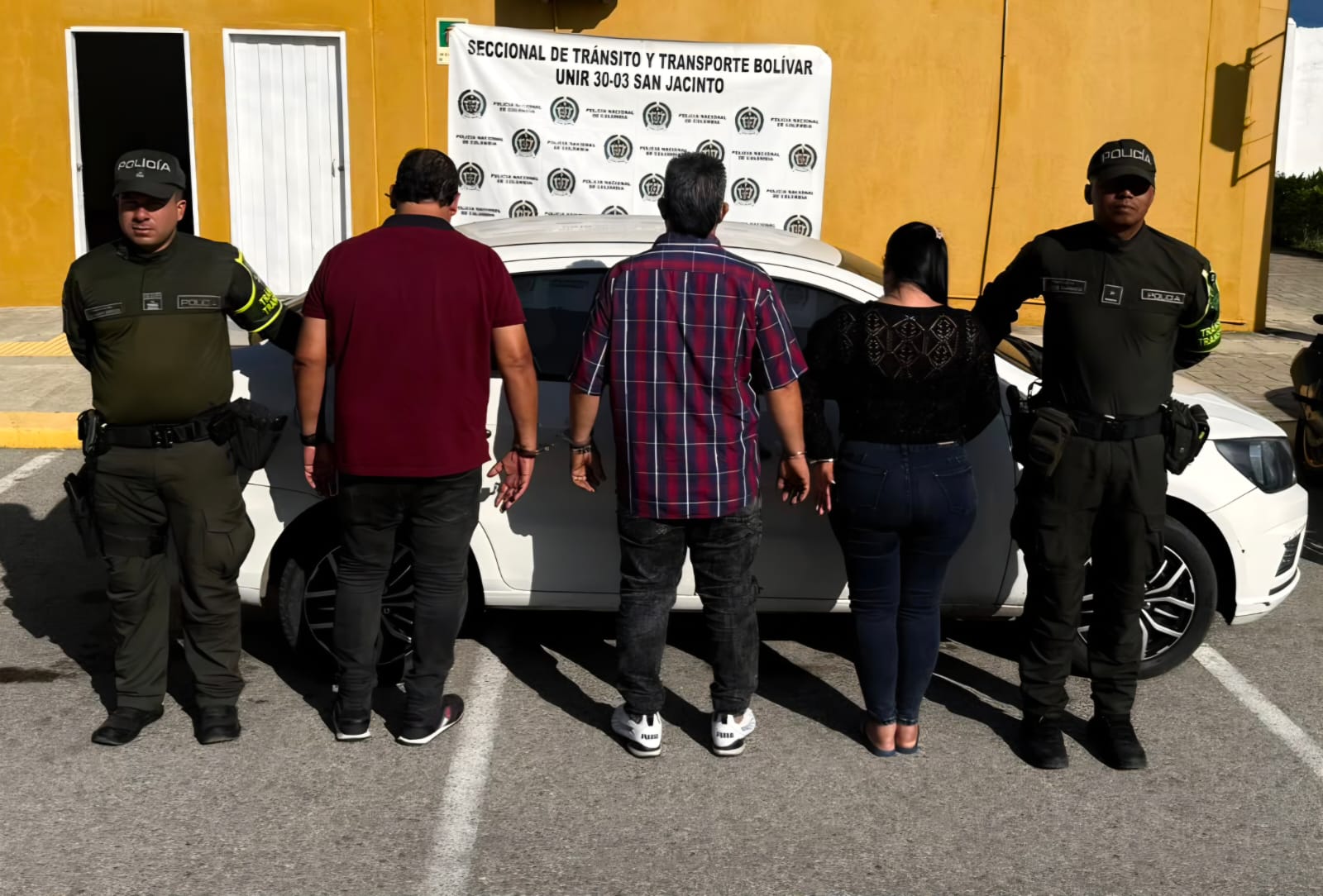 Tres capturados a bordo de un vehículo hurtado por la vía Sincelejo – Calamar