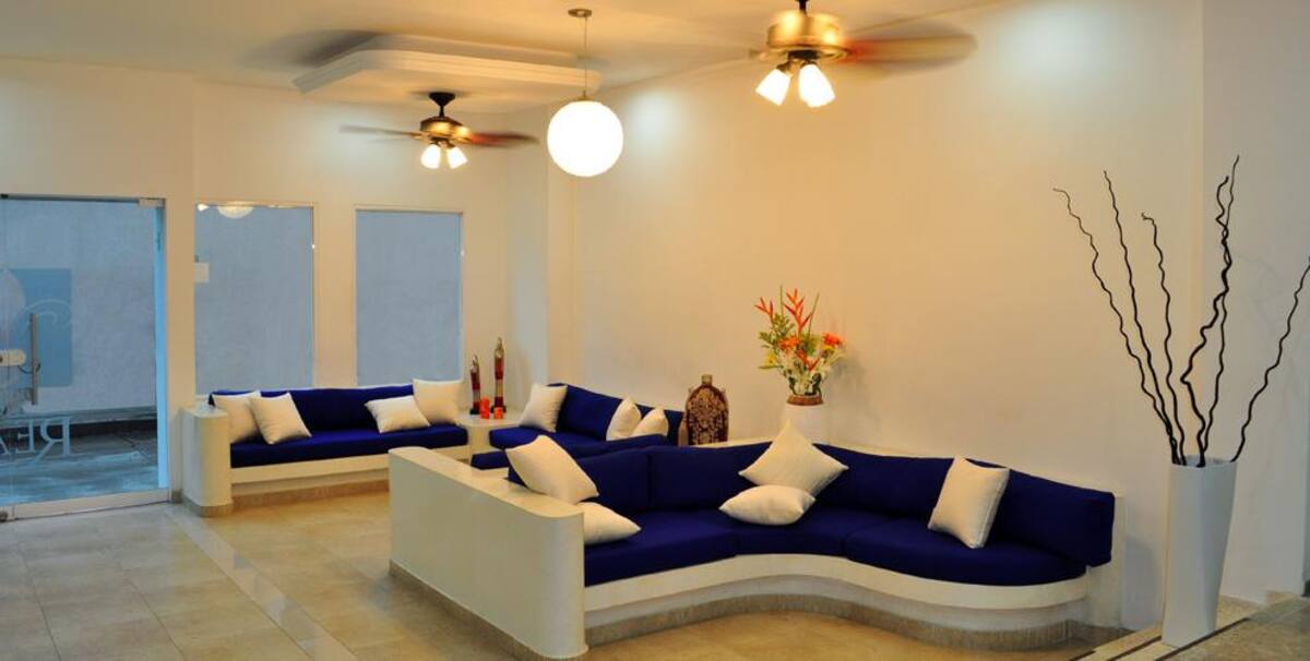 En pleno centro histórico de Santa Marta, este hotel es de las mejores opciones de calidad y comodidad para turistas y visitantes.