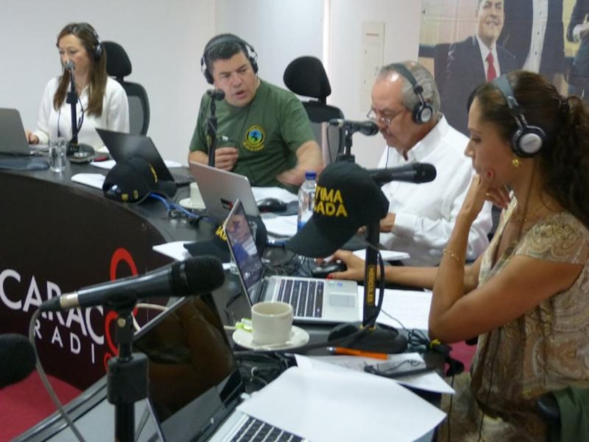 Darío Arizmendi y su equipo en la emisión del espacio de mayor audiencia de la radio en América Latina.