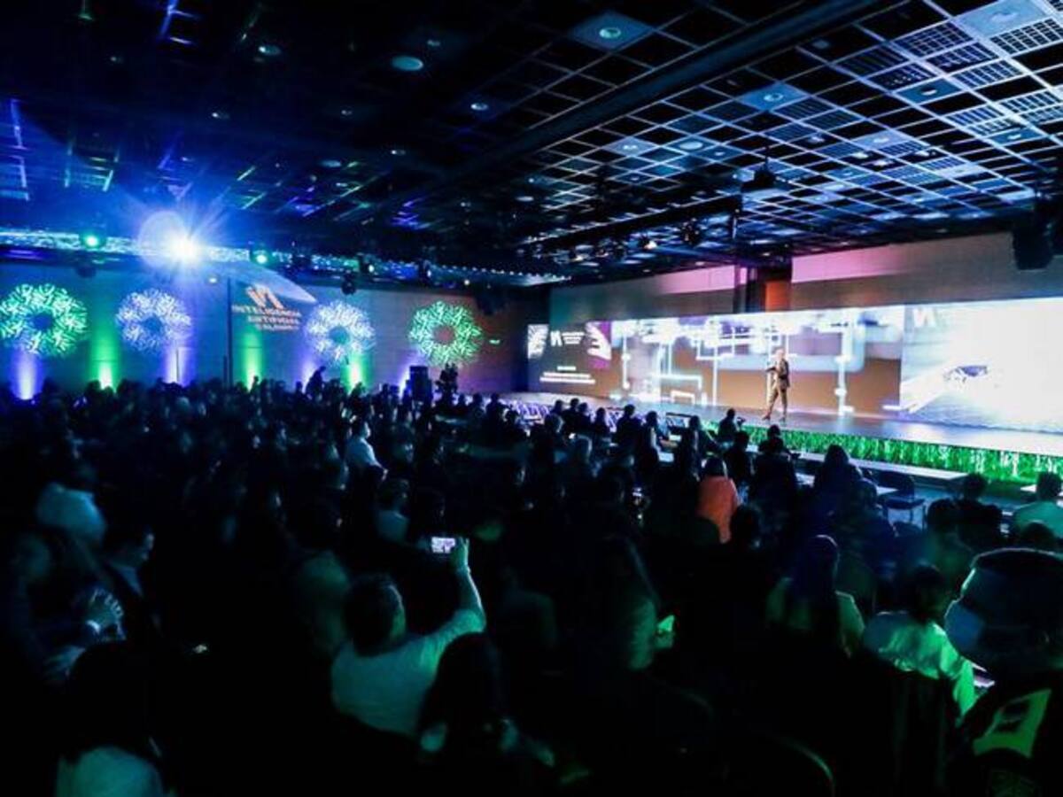 Tercera cumbre IA: ¿Cuándo estará lista la licitación del espectro en Colombia?