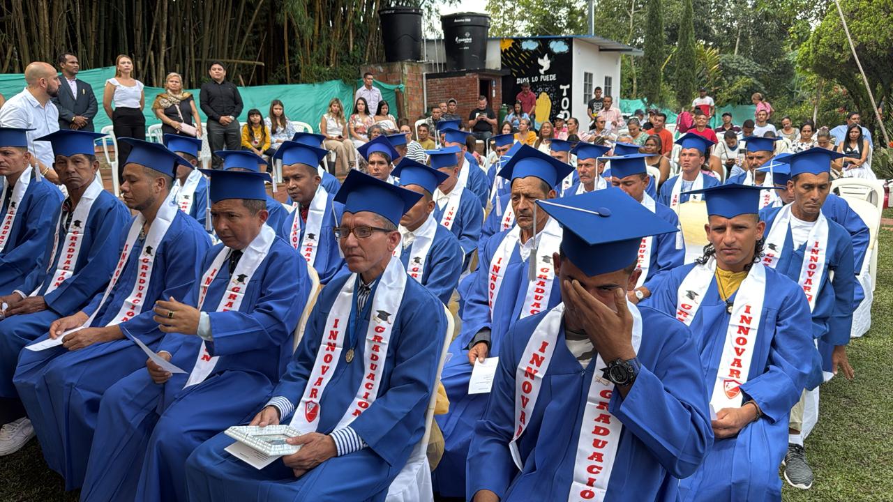 Ex habitantes de calle graduados de bachiller en Cúcuta / Foto: Caracol Radio