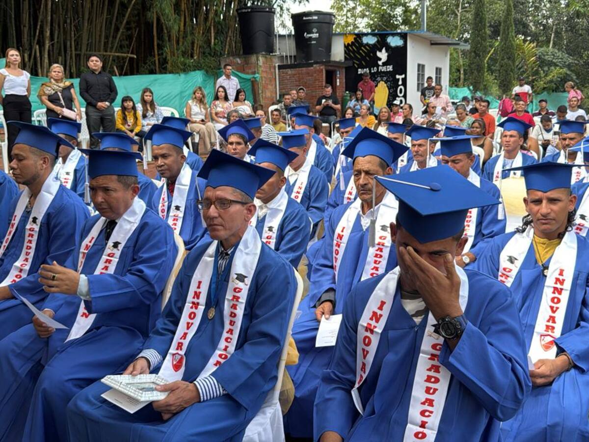 Nuevo grupo de ex habitantes de calle graduados de bachiller en Cúcuta