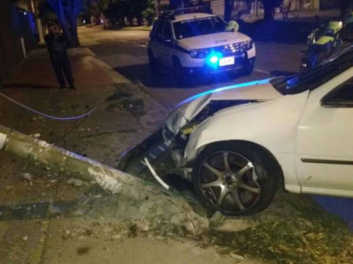 Aparatoso accidente en Colseguros, al sur de Cali deja una mujer herida