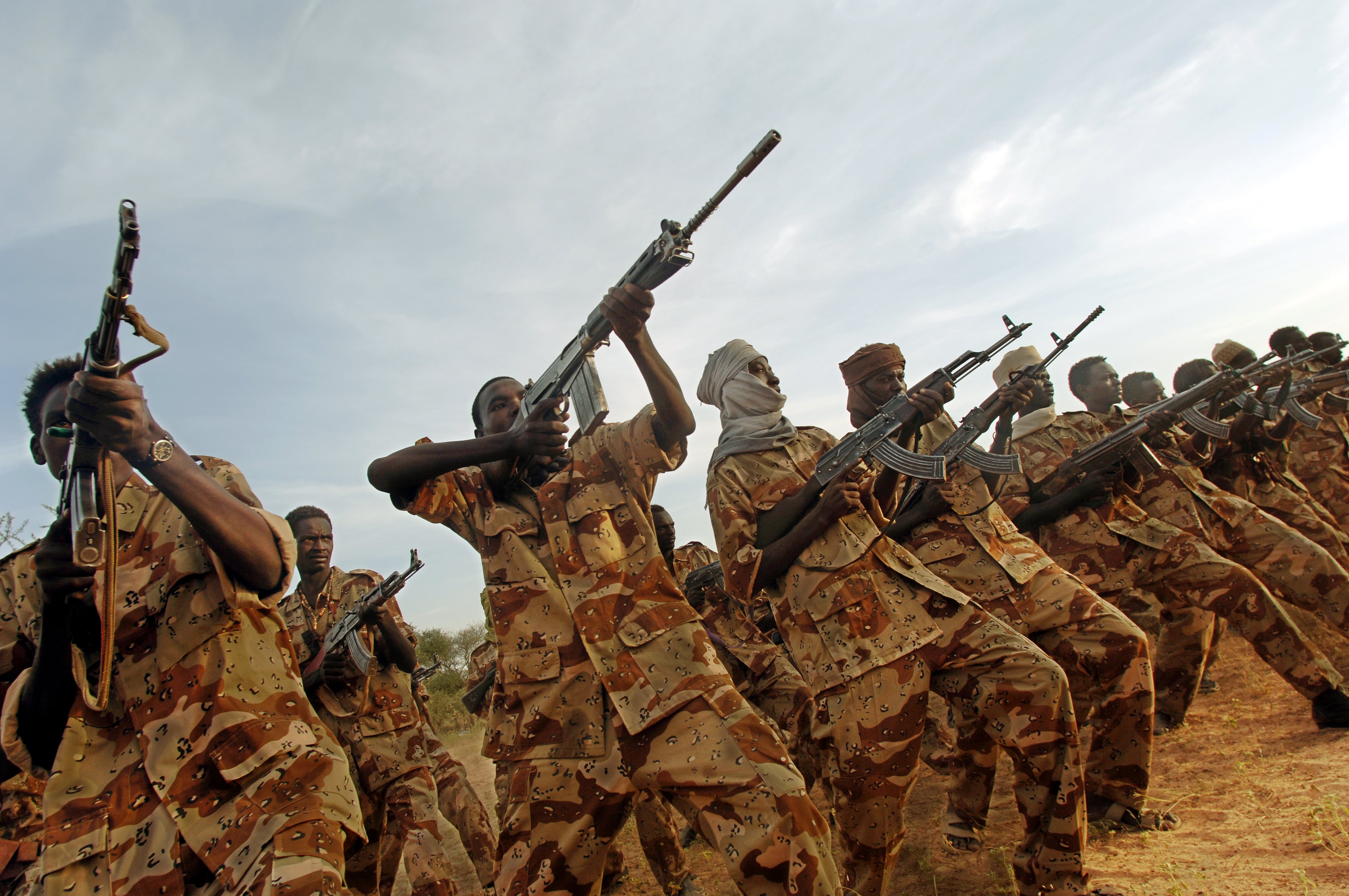 Rebeldes miembros del Ejército de Liberación Sudanesa en el Darfur. 
(Foto:    Lynsey Addario/Getty Images Reportage)