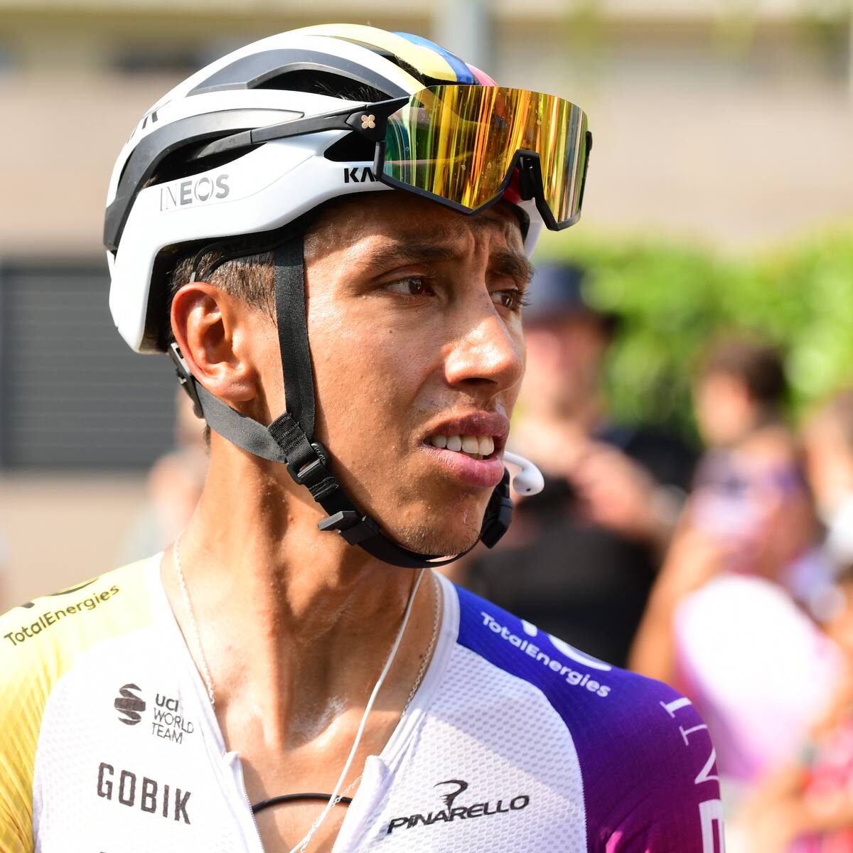 Egan Bernal se funde en etapa 17 de Vuelta a España 2025 y sufre importante descenso en la general