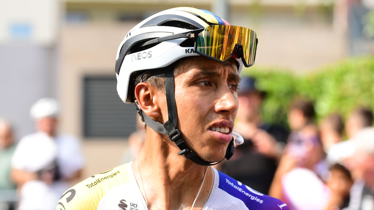 Egan Bernal se funde en etapa 17 de Vuelta a España 2025 y sufre importante descenso en la general