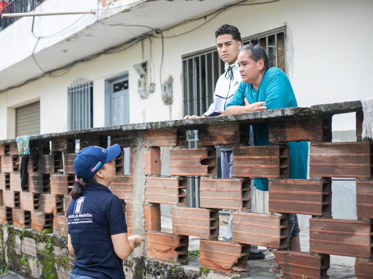 Más de 1.000 familias afectadas por las lluvias recibieron subsidios de vivienda en Medellín