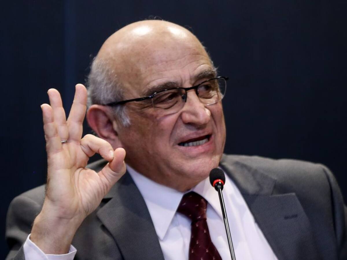 Effromovich se defiende las acusaciones de corrupción