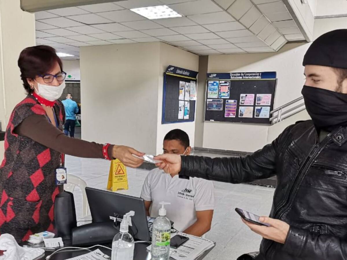 ITM entrega mil tarjetas sim con plan a estudiantes sin conectividad