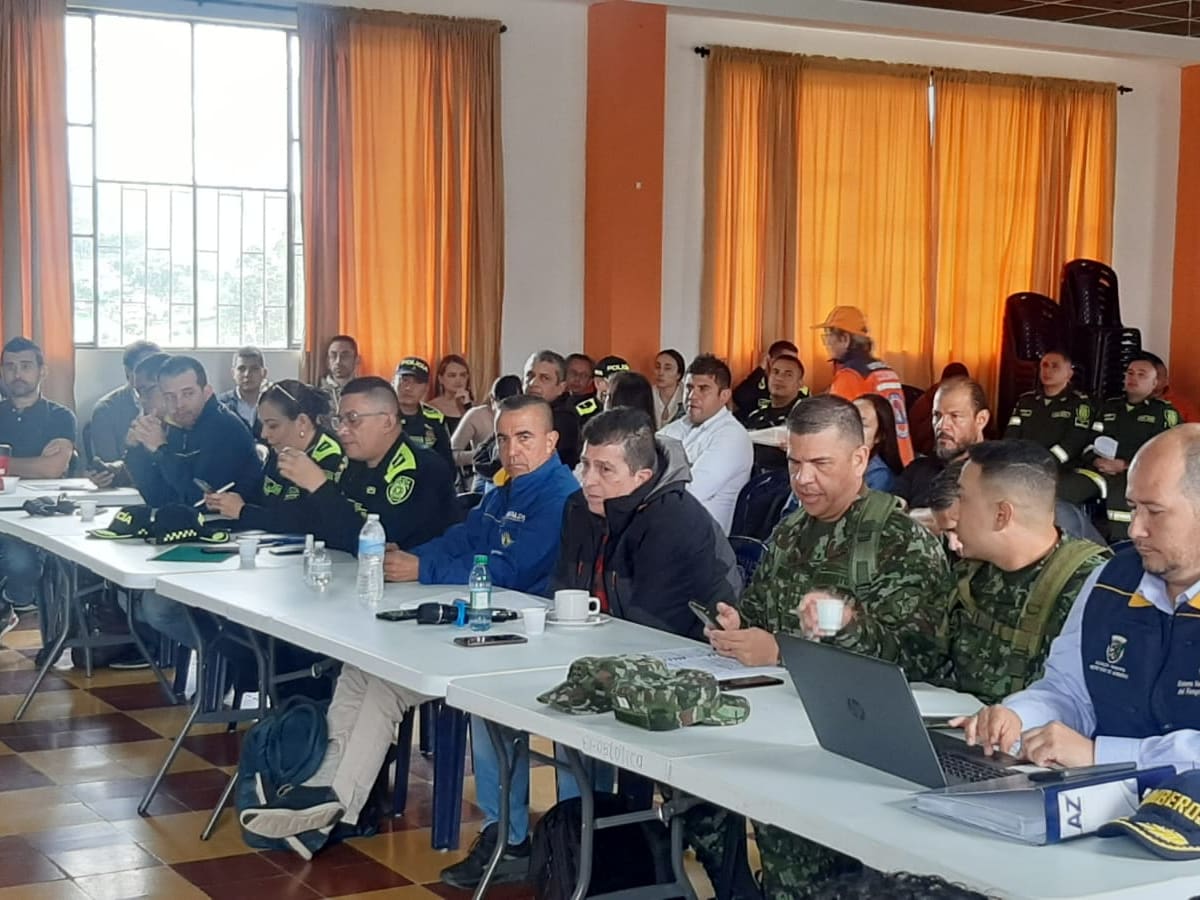 El Ejército Nacional habilitó una emisora para emitir información urgente del volcán