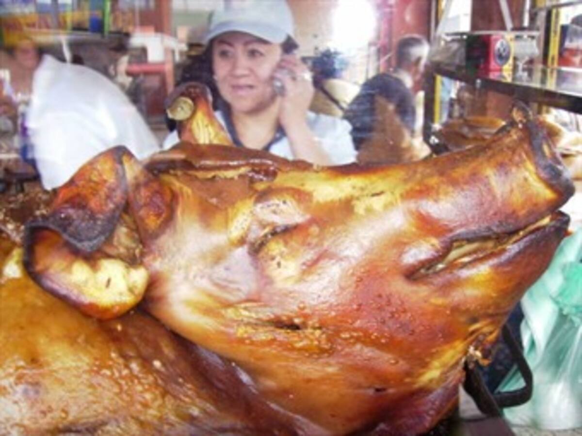 La lechona y el pollo asado entraron en la nueva canasta familiar de los colombianos