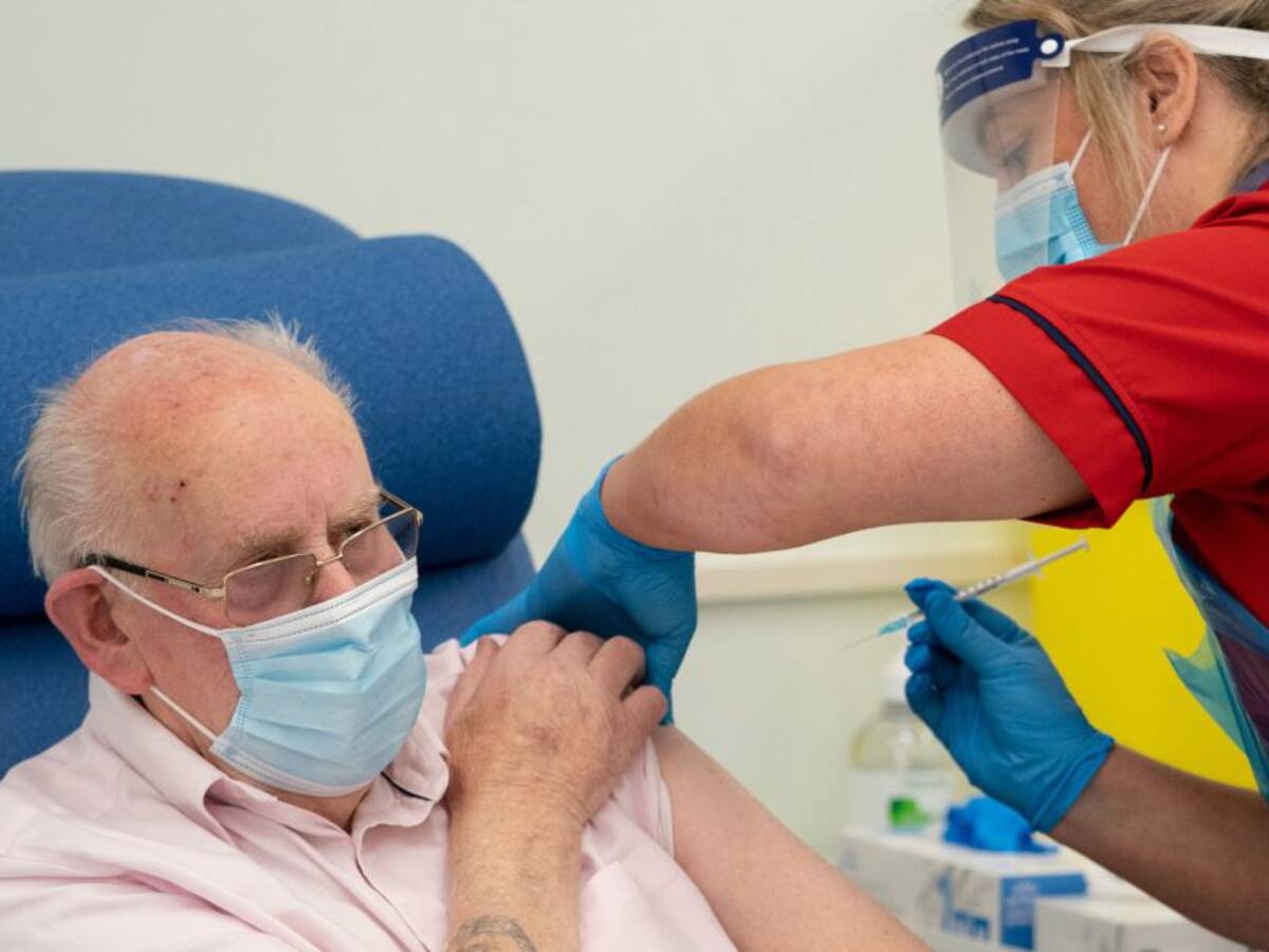 Ecuador iniciará inmunizaciones con vacuna Pfizer en enero