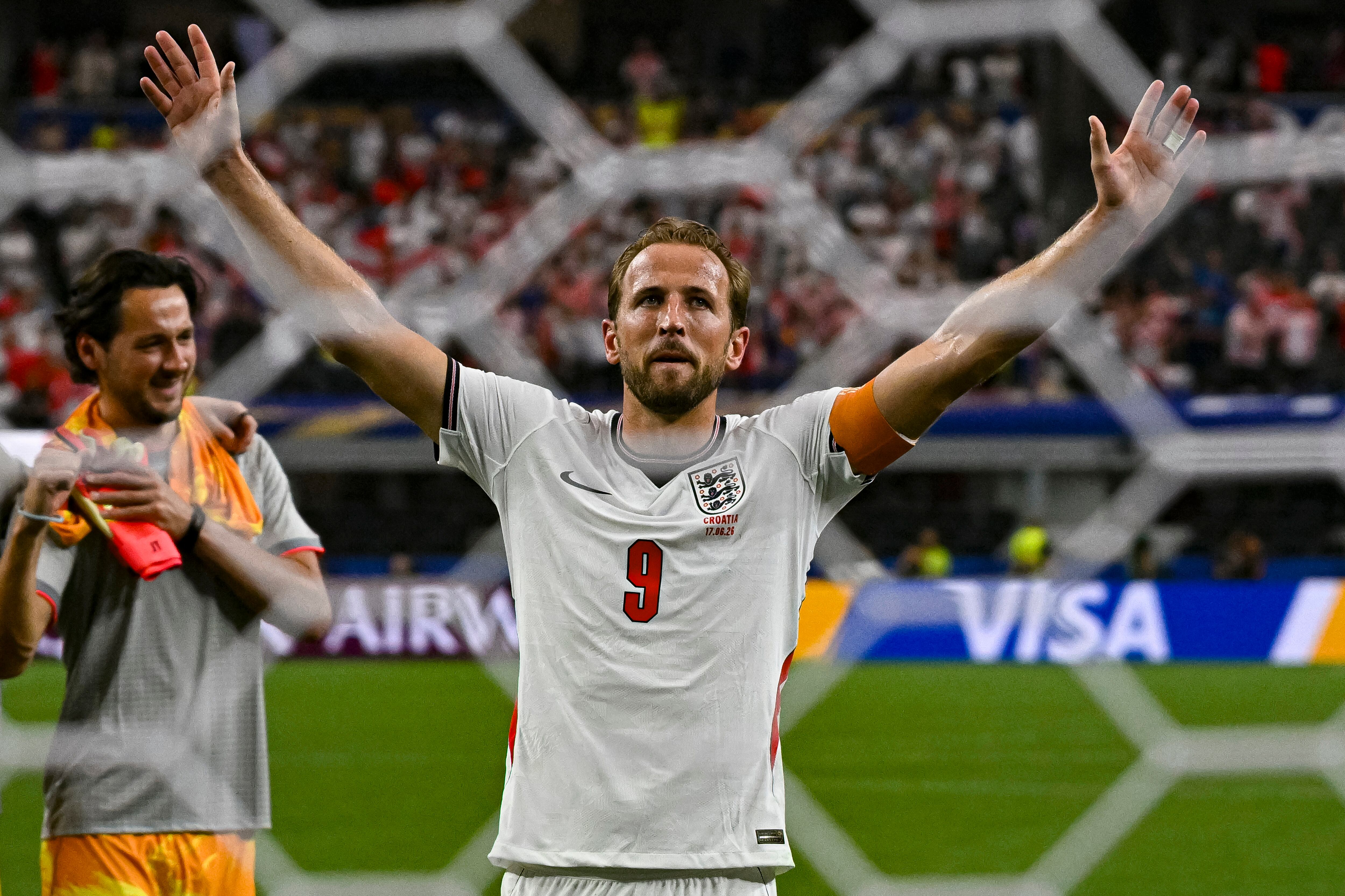ARLINGTON, TEXAS - JUNE 17: Harry Kane of England thanks supporters for standing following the FIFA World Cup 2026 Group L match between England and Croatia at Dallas Stadium on June 17, 2026 in Arlington, Texas. (Photo by Luciano Bisbal/Eurasia Sport Images/Getty Images)