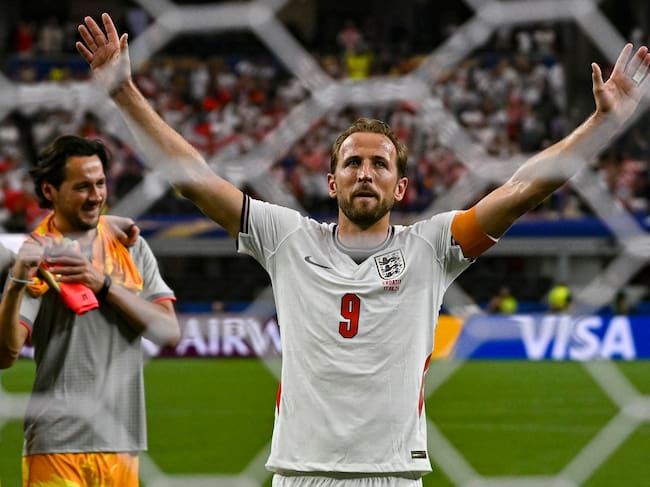 ARLINGTON, TEXAS - JUNE 17: Harry Kane of England thanks supporters for standing following the FIFA World Cup 2026 Group L match between England and Croatia at Dallas Stadium on June 17, 2026 in Arlington, Texas. (Photo by Luciano Bisbal/Eurasia Sport Images/Getty Images)