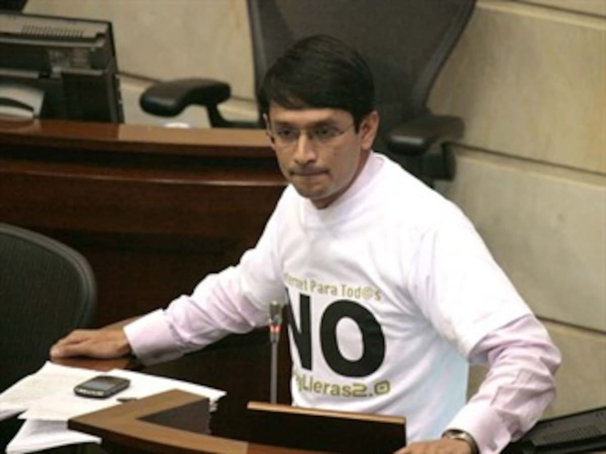 Alianza Verde no puede cometer errores del uribismo: Camilo Romero