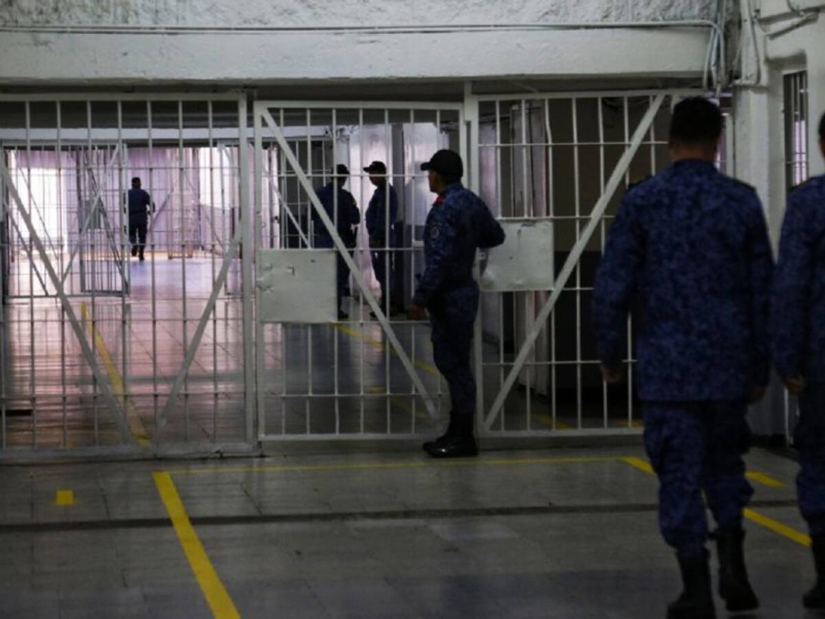 Formulan cargos a dragoneantes por brutal golpiza a recluso