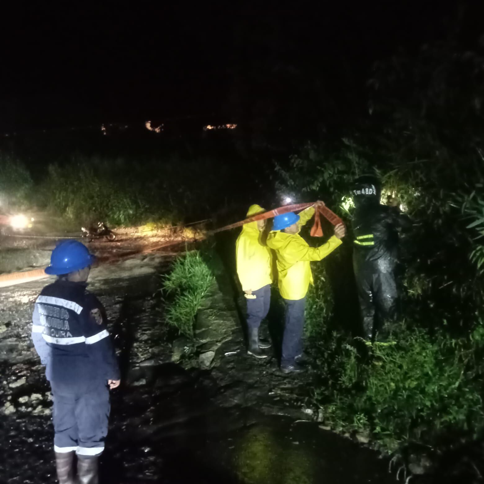 Las lluvias del Sábado Santo causaron crecientes y la evacuación de una familia en Moniquirá.