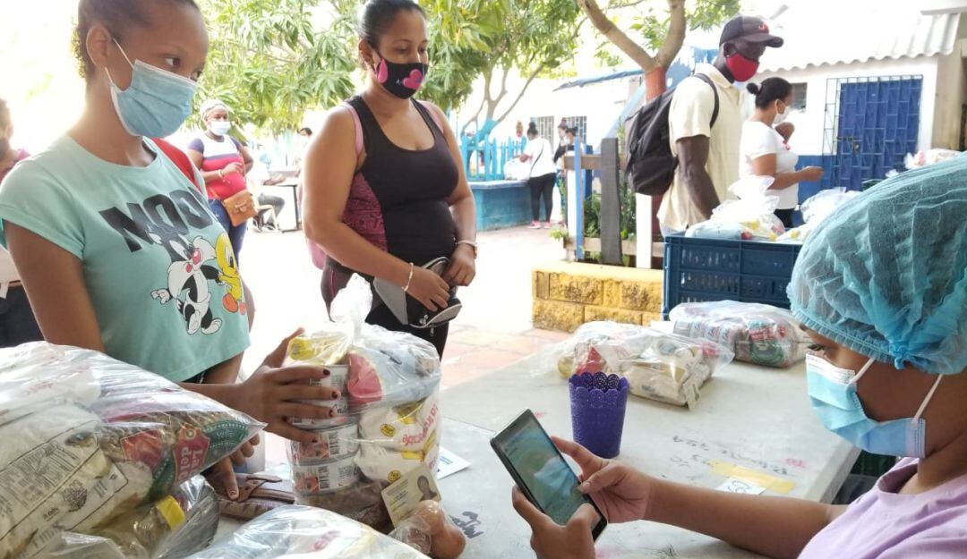 Entregan paquetes nutricionales a estudiantes del Distrito de Cartagena