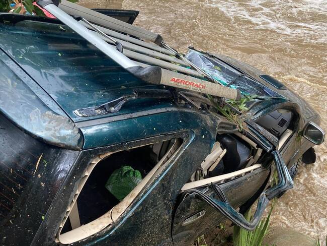 Ocurrió en santa María en el Huila, donde un alud de tierra afectó a dos vehiculos