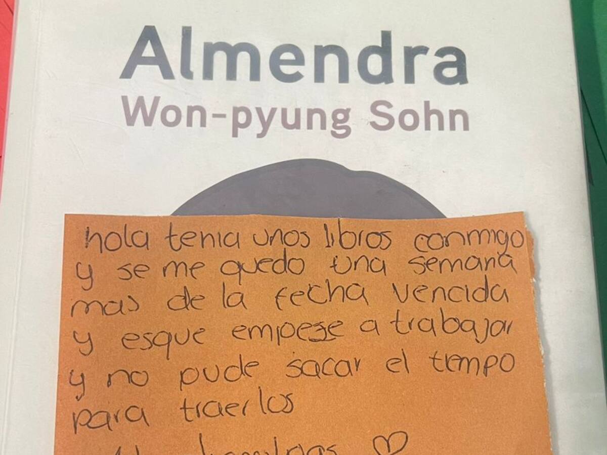 Con notas cariñosas, morosos de libros pueden justificarse para evitar sanción en Medellín