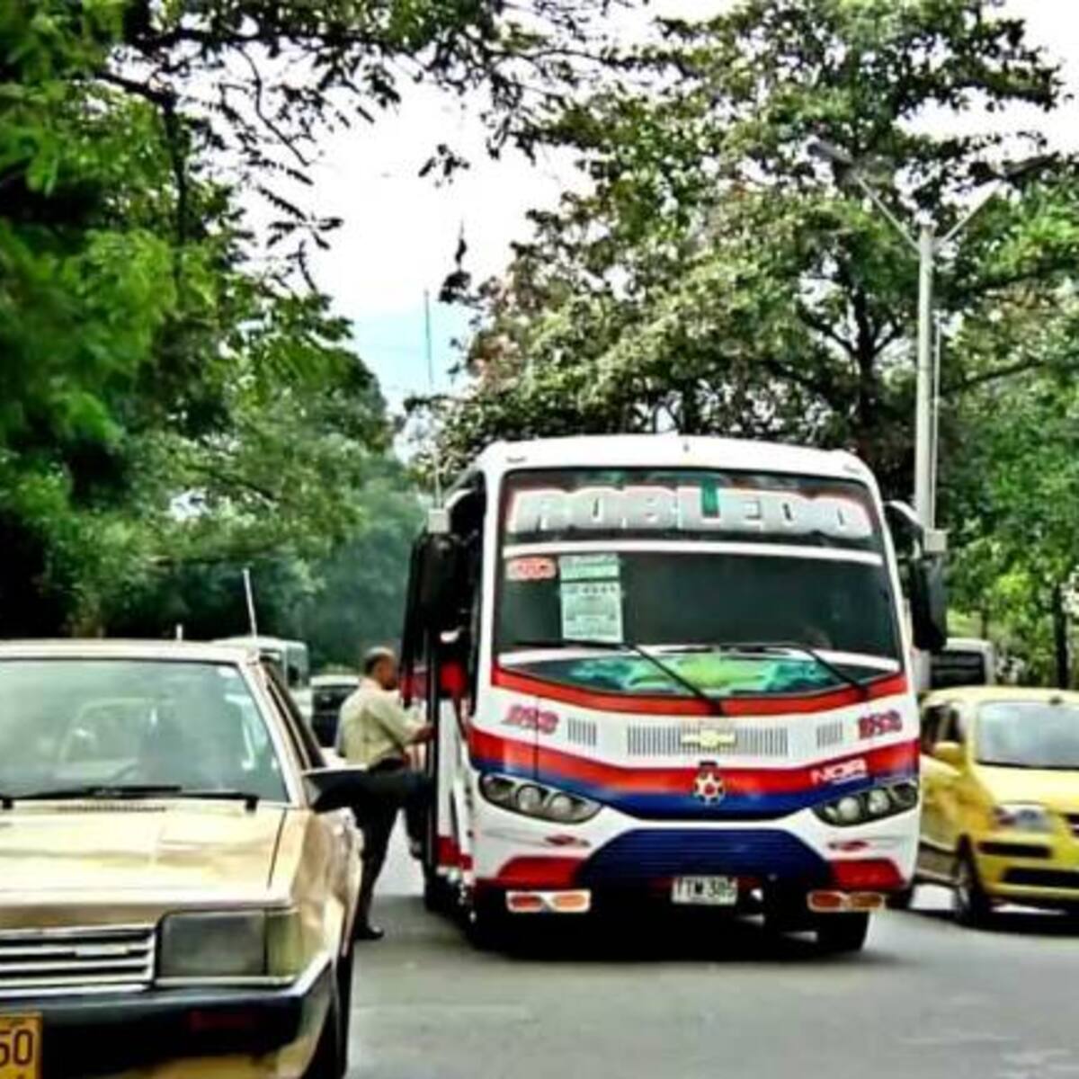 Quintero dijo que apoya la iniciativa de que el transporte público sea gratuito