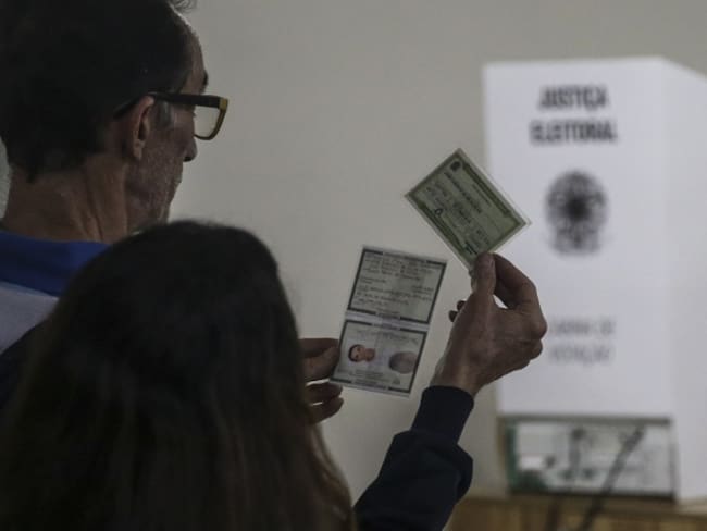 Mercado financiero en Brasil abre al alza tras elecciones