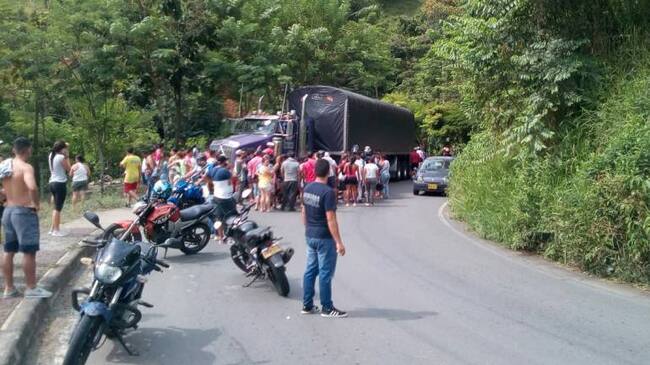 Accidente de tránsito en la vía Arauca - Anserma, Caldas