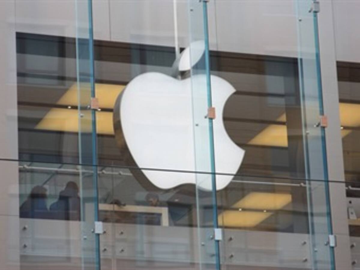 Ladrones rompen una puerta valorada en $100.000 dolares para robar una tienda Apple