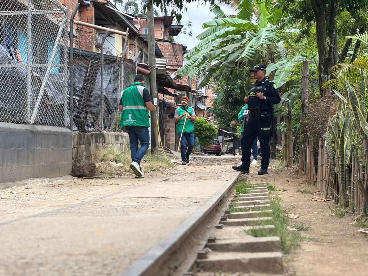 Obras ilegales ponen en riesgo la operación y seguridad del Metro de Medellín