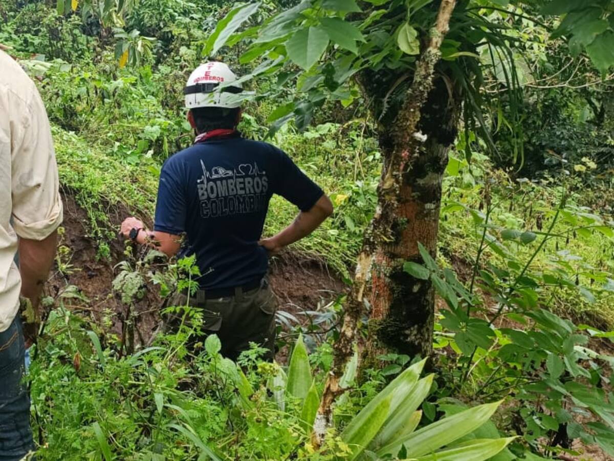 Tres adultos y una menor están desaparecidos tras creciente súbita en quebrada de Arbeláez, Cundinamarca
