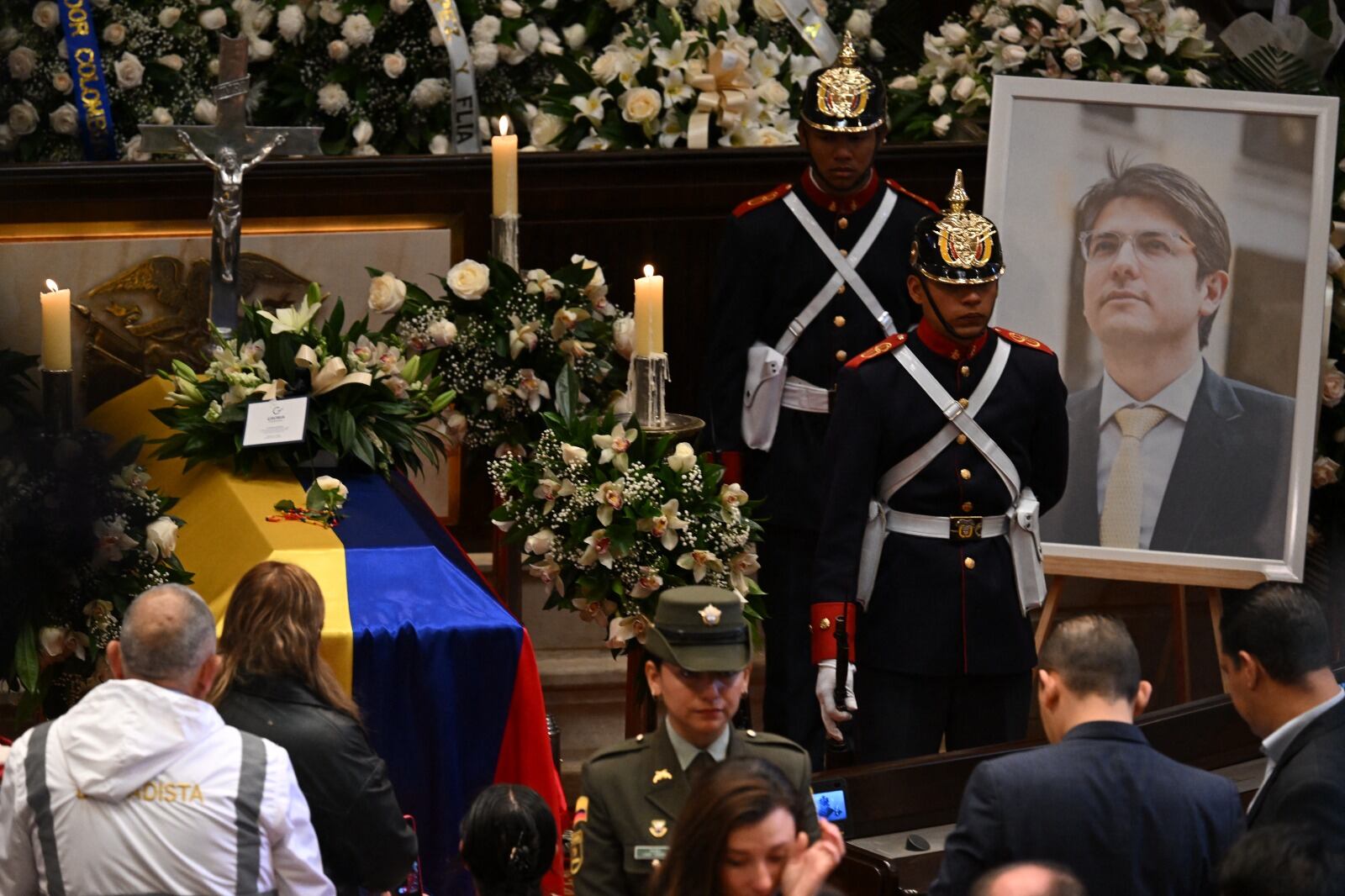 Homenaje al candidato presidencial colombiano Miguel Uribe en el Congreso en Bogotá.  (Foto de Raul Arboleda/AFP vía Getty Images)