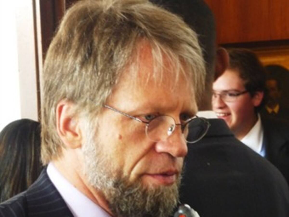 Mockus pide “no pagar con la misma moneda” a sus detractores