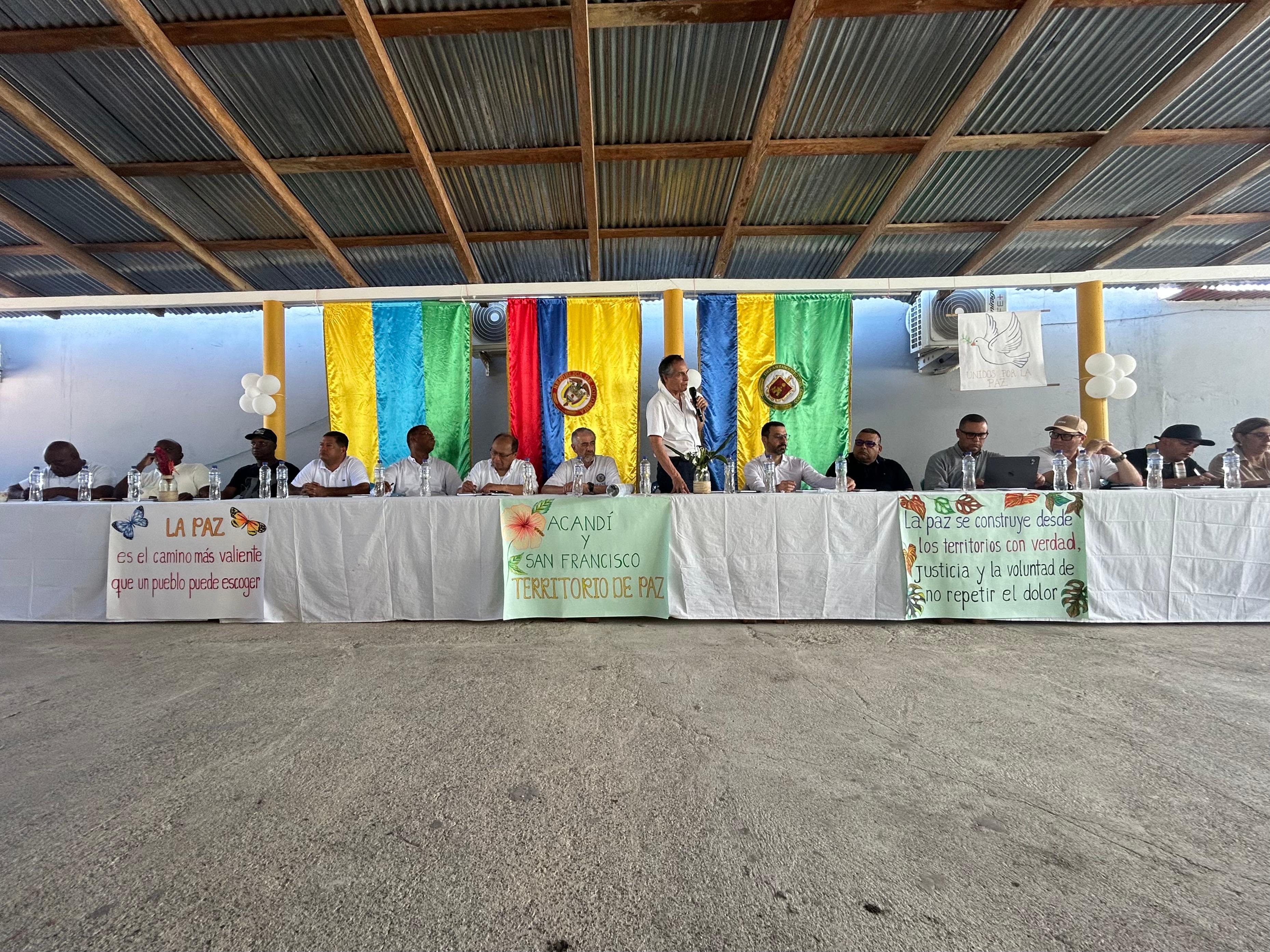 Delegaciones de paz del Gobierno y del Clan del Golfo