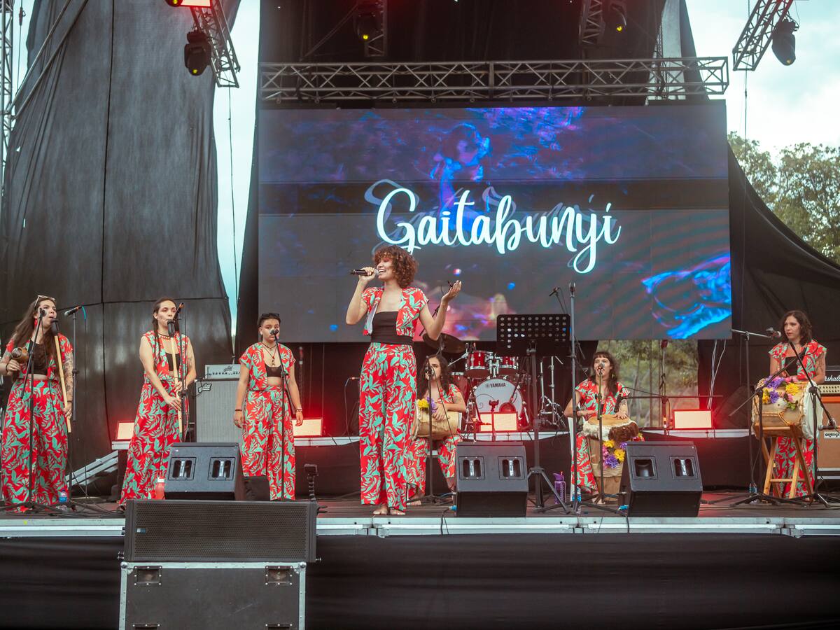 La gaita femenina de Bucaramanga brilla con dos becas ganadas por Gaitabunyí