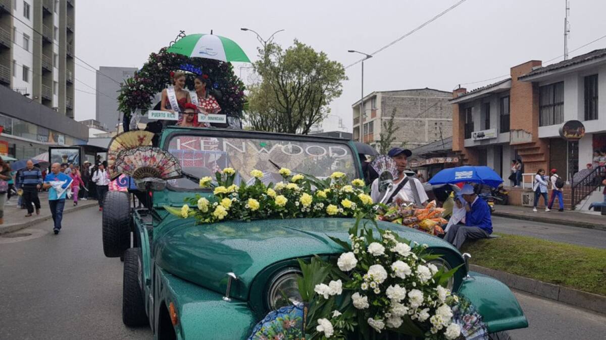 El desfile de las Carretas del Rocío en el cuarto día de la Feria de Manizales