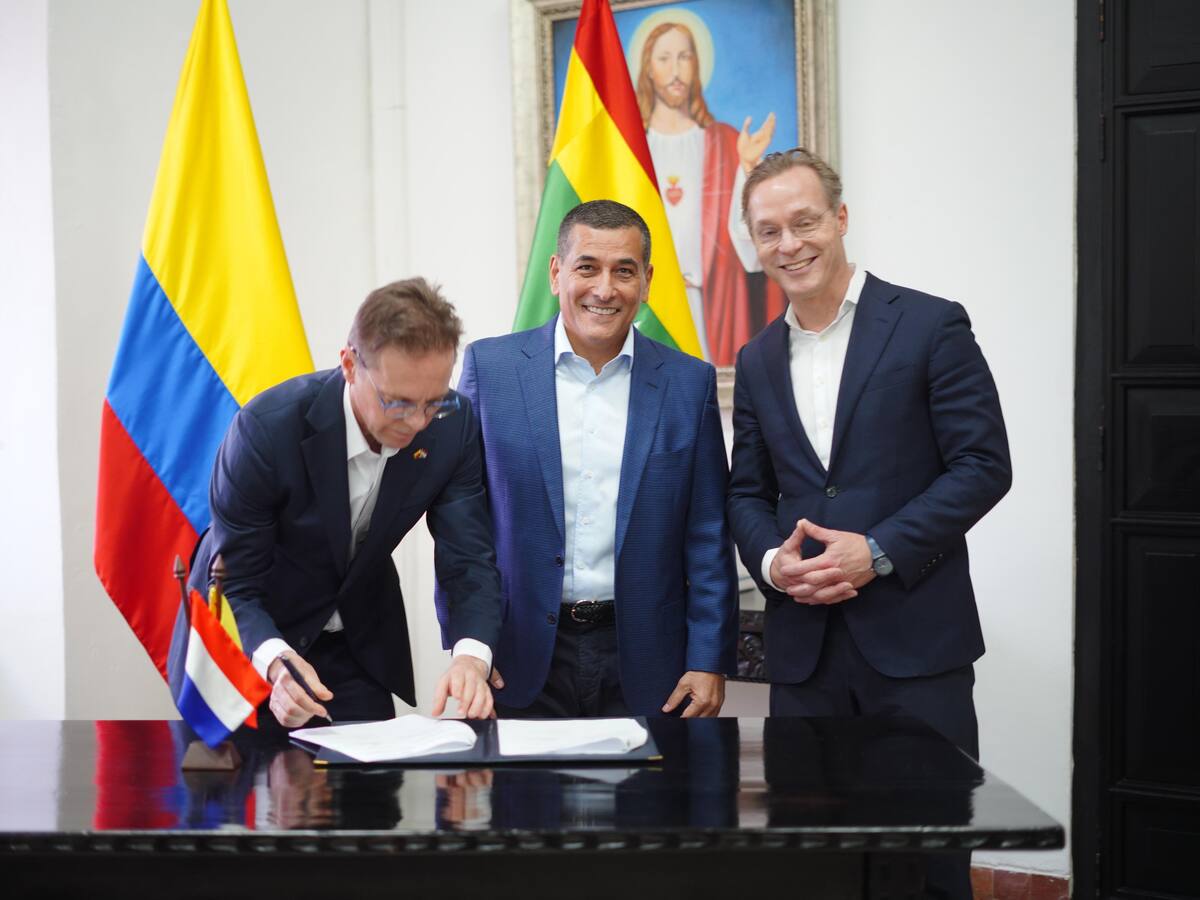 Water As Leverage: alcalde Dumek y Príncipe Jaime de Borbón-Parma firmaron memorando de renovación