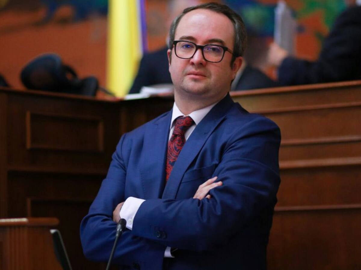 ¿Persecución a uribistas? Ciro Ramírez acusa al Gobierno por despidos en Ministerios