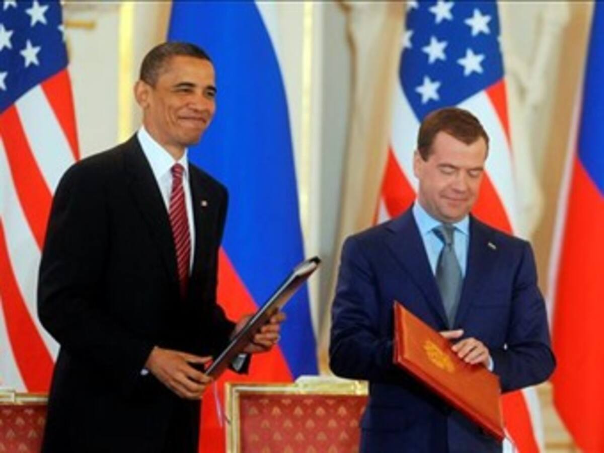 Obama y Medvédev firmaron nuevo tratado de reducción de armas nucleares