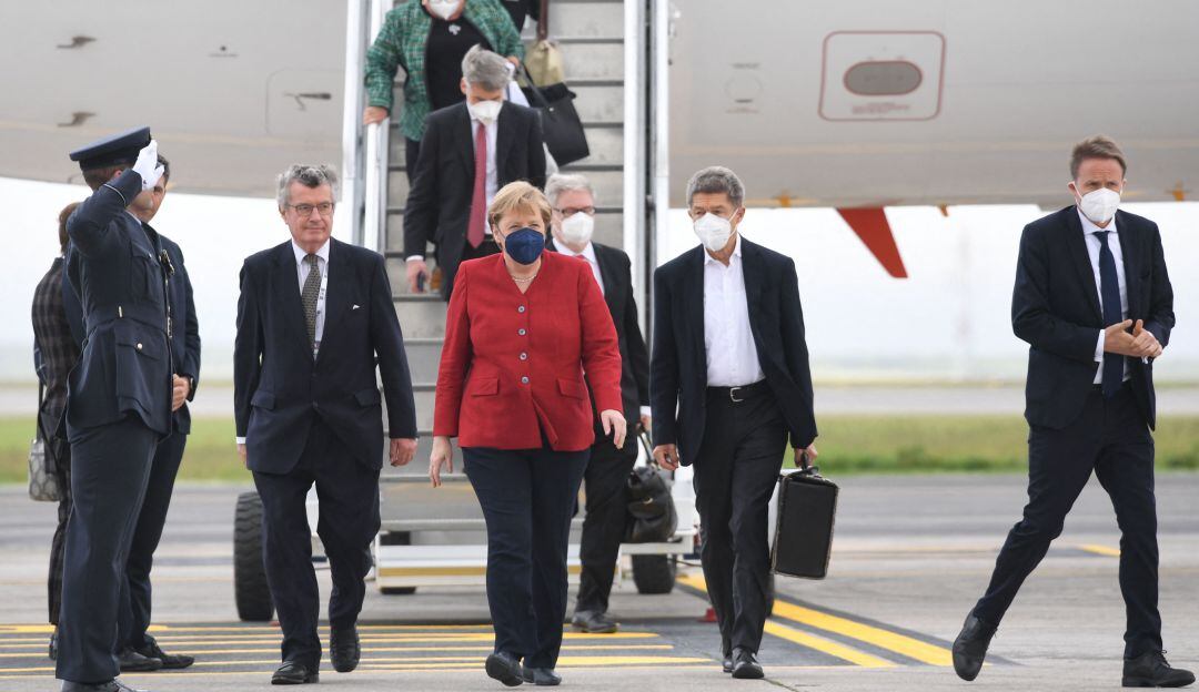 La canciller alemana Angela Merkel en su llegada al Reino Unido