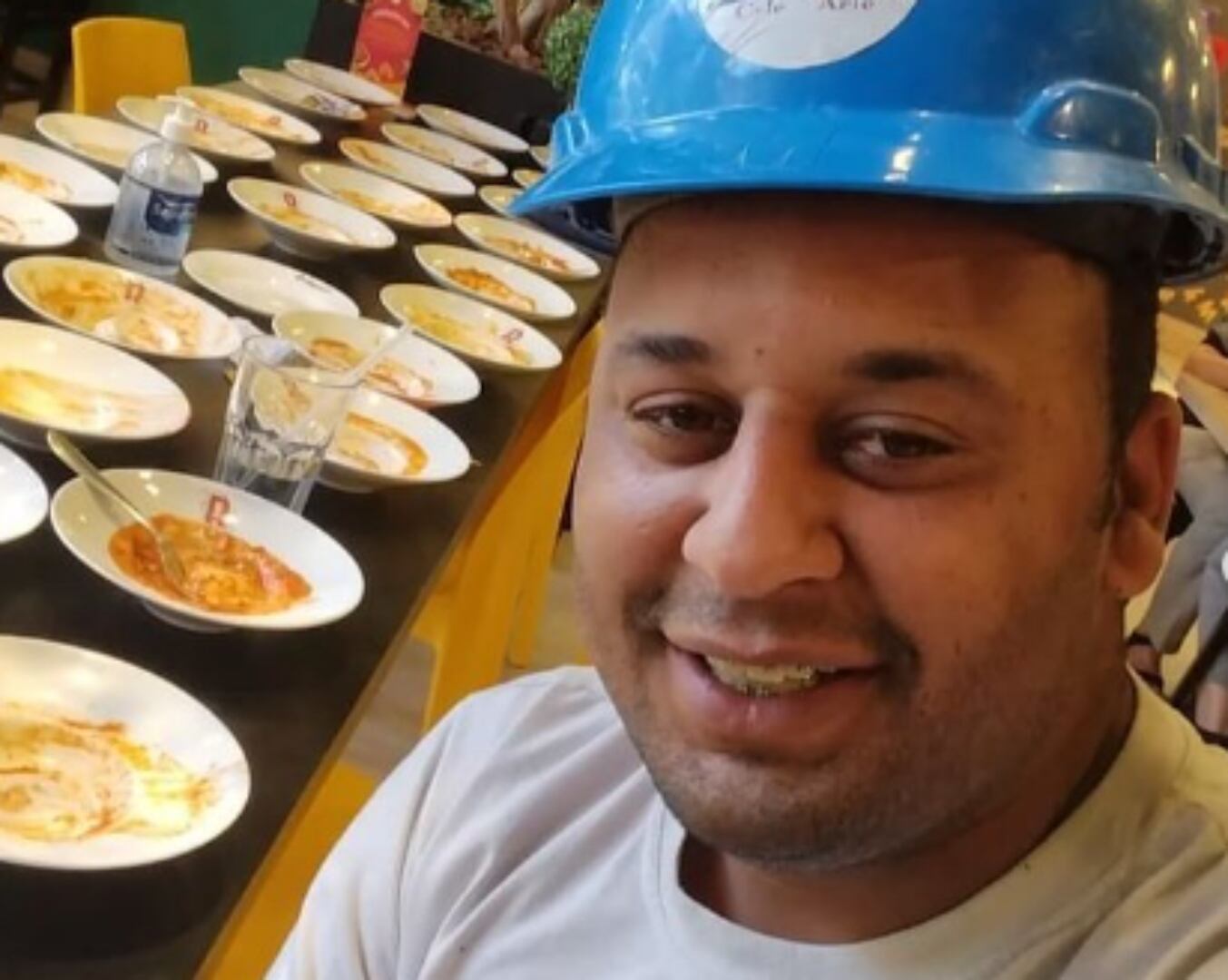 Un pintor brasileño fue expulsado de un buffet luego de terminar 15 platos de pasta y pedir otros ocho / Instagram